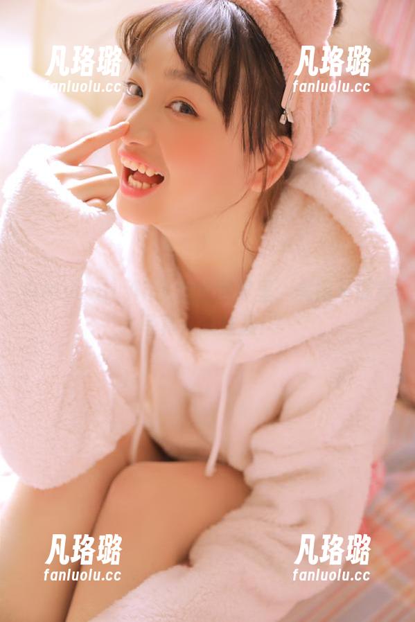 在Myung Ah少女的世界里，美图与搞笑写真无缝连接！